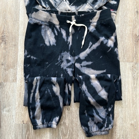 N:Philanthropy Sweatsuit - Picture 3 of 8